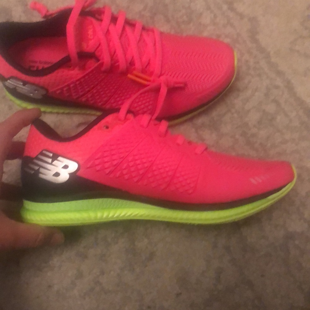 Hot pink New Balance fuel cell women’s sneakers size 6.5 - Picture 4 of 8